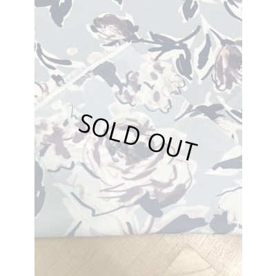 画像4: 生地：ポリエステル100％ 薔薇柄プリント（水色地／白黒）