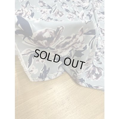 画像7: 生地：ポリエステル100％ 薔薇柄プリント（水色地／白黒）