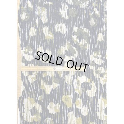 画像2: 生地：綿100％ ラフィーガーゼ天竺 ストライプ花柄プリント（ネイビー／カーキ系）