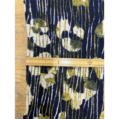 画像3: 生地：綿100％ ラフィーガーゼ天竺 ストライプ花柄プリント（ネイビー／カーキ系）
