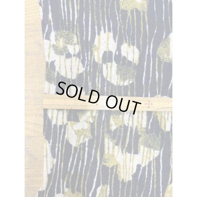 画像3: 生地：綿100％ ラフィーガーゼ天竺 ストライプ花柄プリント（ネイビー／カーキ系）