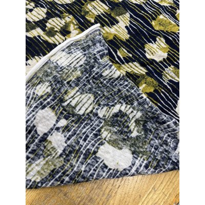 画像4: 生地：綿100％ ラフィーガーゼ天竺 ストライプ花柄プリント（ネイビー／カーキ系）