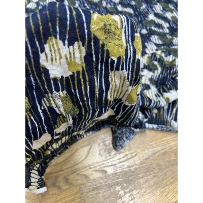 画像7: 生地：綿100％ ラフィーガーゼ天竺 ストライプ花柄プリント（ネイビー／カーキ系）