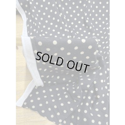 画像7: 生地：綿100％水玉プリント綿天竺（黒地／ベージュドット）