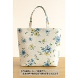 生地：コットンジャガードフラワープリント〈白×青〉