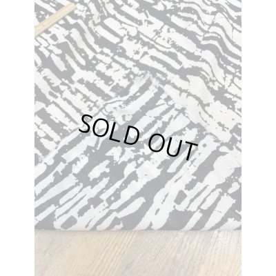 画像4: 生地：抽象柄プリントポリエステル生地（クリーム×ブラック）