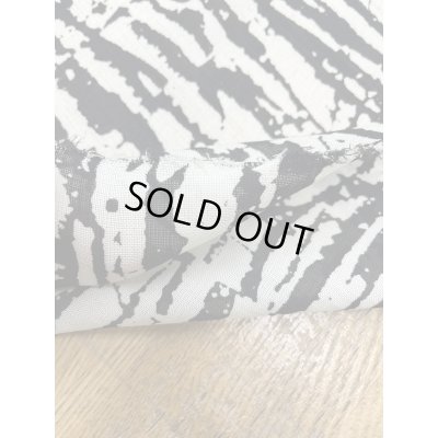 画像5: 生地：抽象柄プリントポリエステル生地（クリーム×ブラック）