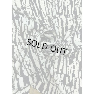 画像7: 生地：抽象柄プリントポリエステル生地（クリーム×ブラック）