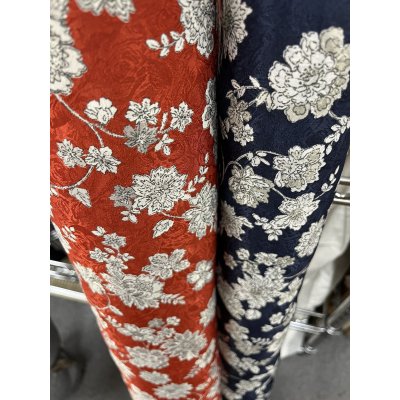 画像9: 生地:ポリエステル100%ジャガード織り花柄プリント生地(赤/白・グレー)