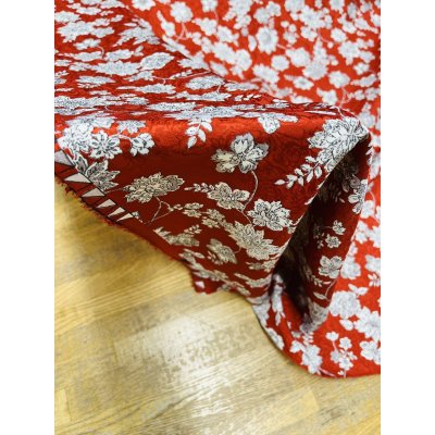画像8: 生地:ポリエステル100%ジャガード織り花柄プリント生地(赤/白・グレー)