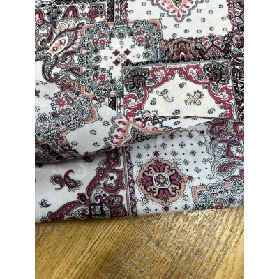 画像5: 生地:ポリエステル100%ペイズリーバンダナパッチワーク柄プリント(白地)