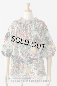 生地：ポリエステル100％セミダルデシンカラフルプリント（白地）