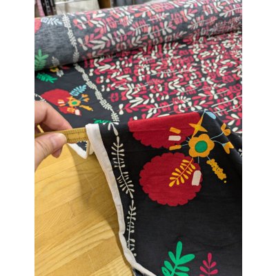 画像5: 生地：ポリエステル黒地×赤系プリントパネルニット