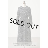 生地：ポリエステル100％ヴィーナスデシン（黒×白変形ドット）