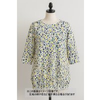生地：綿100％抽象的SZ柄天竺ニット（白地）