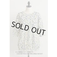 生地：綿100％抽象的SZ柄天竺ニット（白地）