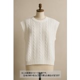 生地：ジャガード編み アランケーブル柄 ニット（オフ白）