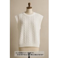 生地：ジャガード編み アランケーブル柄 ニット（オフ白）