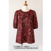 生地：ポリエステル100％ペイズリー柄プリント（赤系）