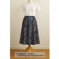 生地：ポリエステル100％ペイズリー柄プリント（青系）