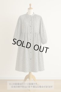 生地：ポリエステル100％二越ちりめん豆小花（白地×黒）