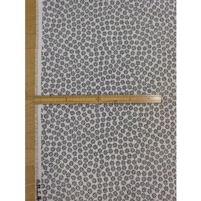 画像2: 生地:ポリエステル100%二越ちりめん豆小花(白地×黒)