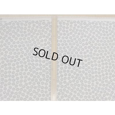 画像3: 生地：ポリエステル100％二越ちりめん豆小花（白地×黒）