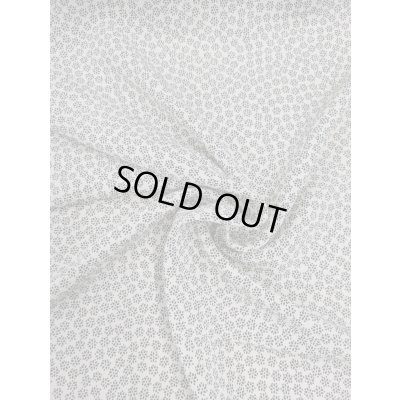 画像7: 生地：ポリエステル100％二越ちりめん豆小花（白地×黒）