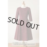 生地：ポリエステル100％バラ柄ふくれジャガード（エンジ）