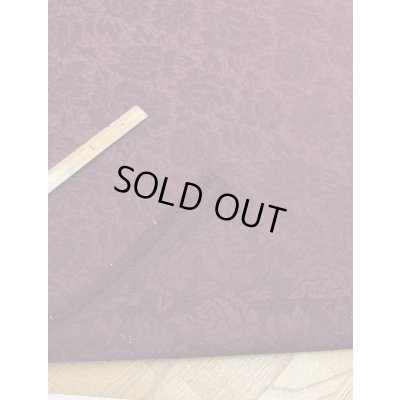 画像4: 生地：ポリエステル100％バラ柄ふくれジャガード（エンジ）