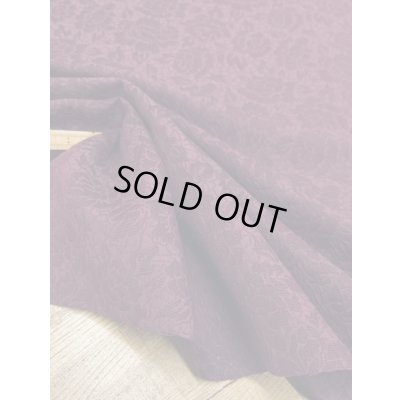 画像6: 生地：ポリエステル100％バラ柄ふくれジャガード（エンジ）