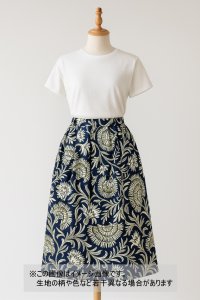 生地：ポリエステル100％オリエンタルプリント（紺／白・緑）