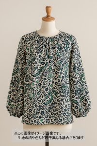 生地：ポリエステル100％プリント（白地×紺・緑）