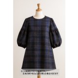 生地：ポリエステル100％手描き風チェック柄プリントニット（ネイビー系）