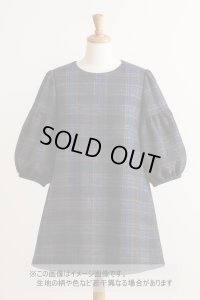 生地：ポリエステル100％手描き風チェック柄プリントニット（ネイビー系）