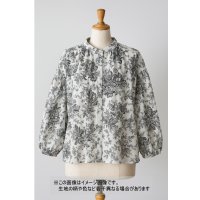 生地：綿100％花柄リアルプリント（白地×黒）