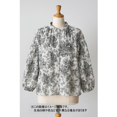 画像1: 生地：綿100％花柄リアルプリント（白地×黒）