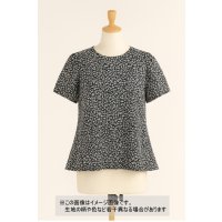 生地：ポリエステル小花柄エンボスシャーリング（紺×白）