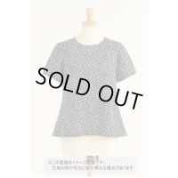 生地：ポリエステル小花柄エンボスシャーリング（紺×白）