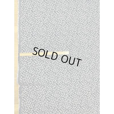 画像2: 生地：ポリエステル小花柄エンボスシャーリング（紺×白）