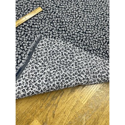 画像4: 生地：ポリエステル小花柄エンボスシャーリング（紺×白）