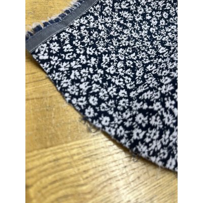 画像8: 生地：ポリエステル小花柄エンボスシャーリング（紺×白）