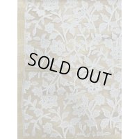 生地：オーガンジー花柄刺繍レース（ベージュ）