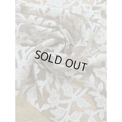 画像6: 生地：オーガンジー花柄刺繍レース（ベージュ）