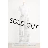 生地：ポリエステル100％ パリ風景柄プリント（白×黒）