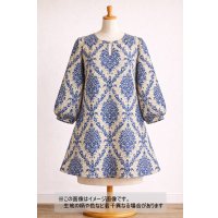 生地：ポリエステル100％ ダマスク柄プリント（ベージュ×ブルー）