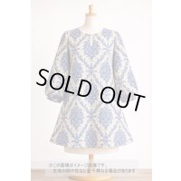 生地：ポリエステル100％ ダマスク柄プリント（ベージュ×ブルー）