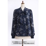 生地：ニュービーナス糸ポリエステルデシン花柄（紺／白）