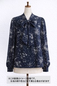 生地：ニュービーナス糸ポリエステルデシン花柄（紺／白）