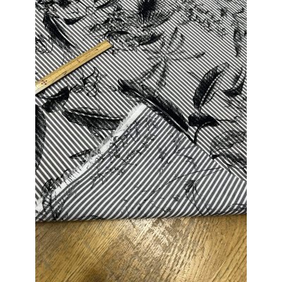 画像5: 生地：綿100％／70ローン 先染めストライプ 花柄プリント（紺×白）